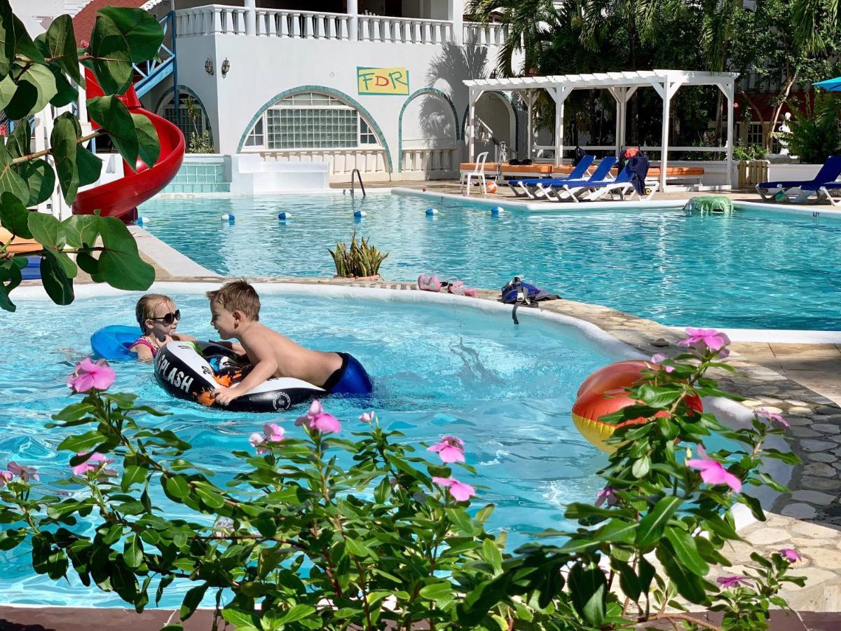 רנאוויי ביי Franklyn D Resort & Spa All Inclusive מראה חיצוני תמונה