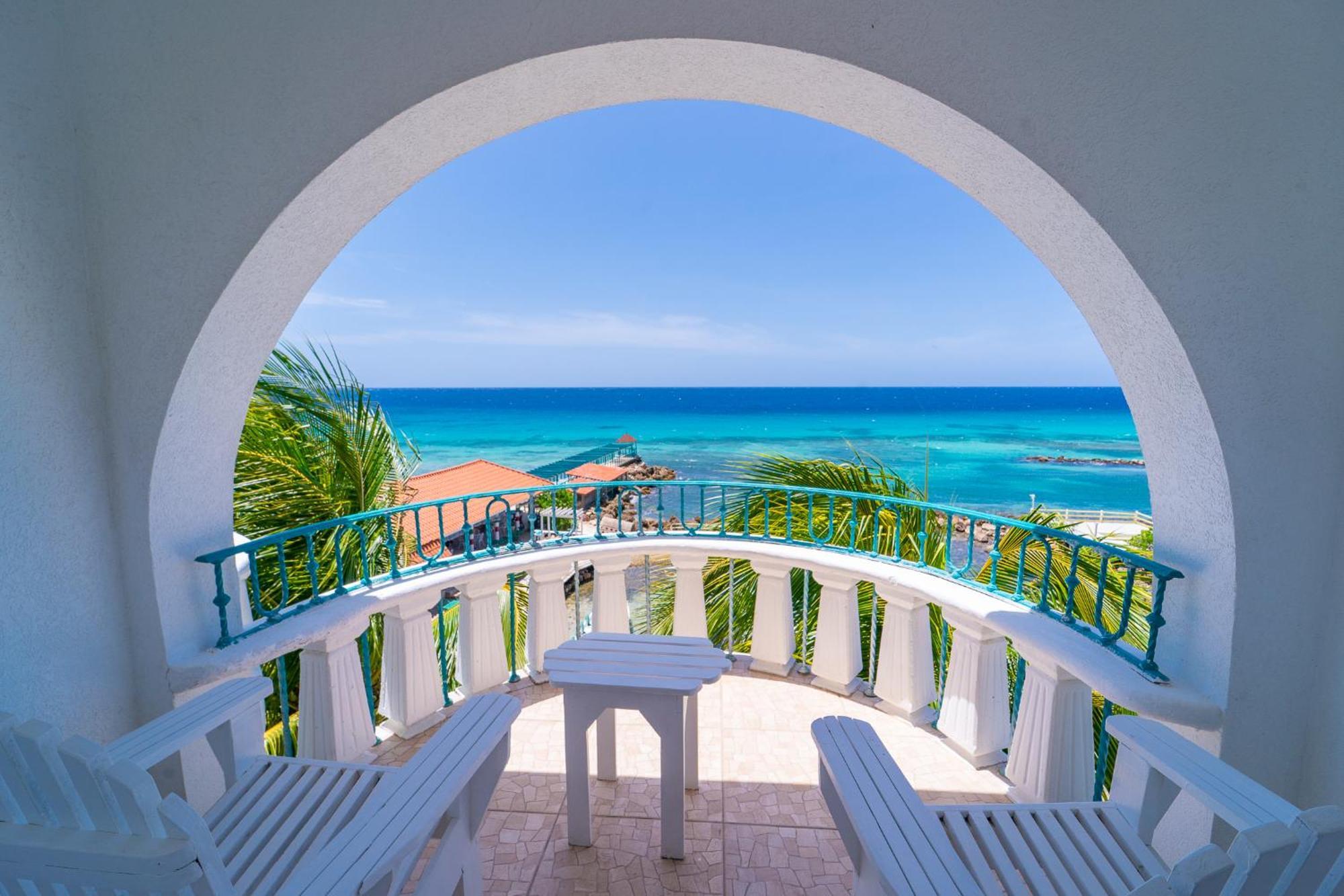 רנאוויי ביי Franklyn D Resort & Spa All Inclusive מראה חיצוני תמונה
