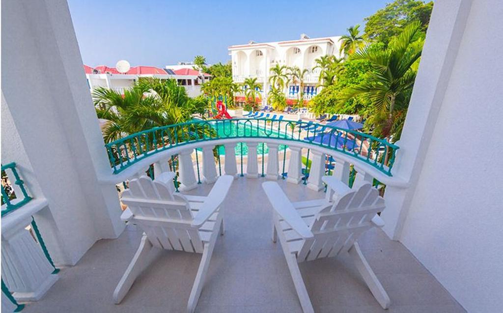 רנאוויי ביי Franklyn D Resort & Spa All Inclusive מראה חיצוני תמונה