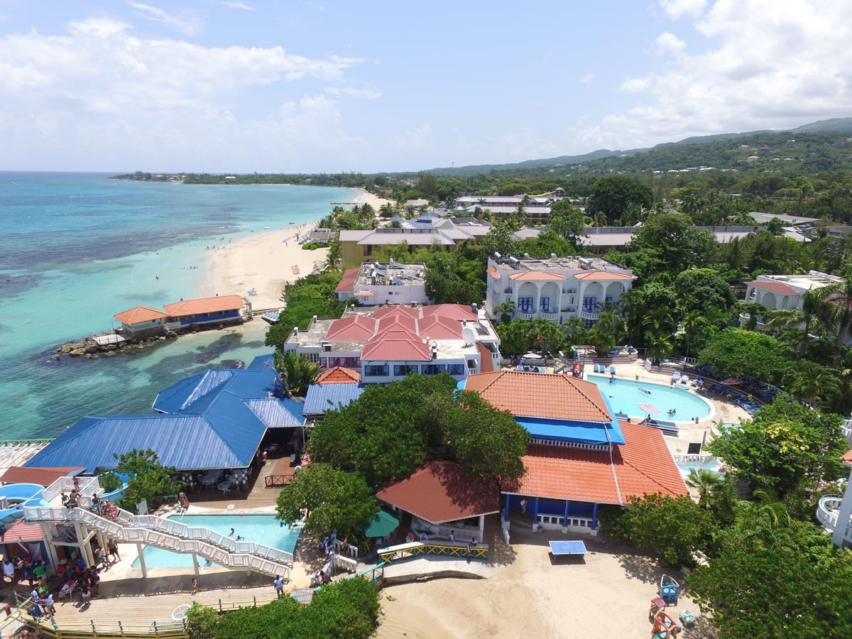 רנאוויי ביי Franklyn D Resort & Spa All Inclusive מראה חיצוני תמונה